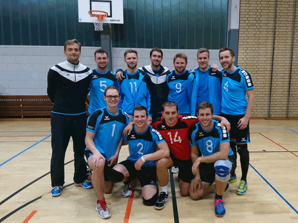 Herren 3: Die Mannschaft feiert den Sieg beim PSK